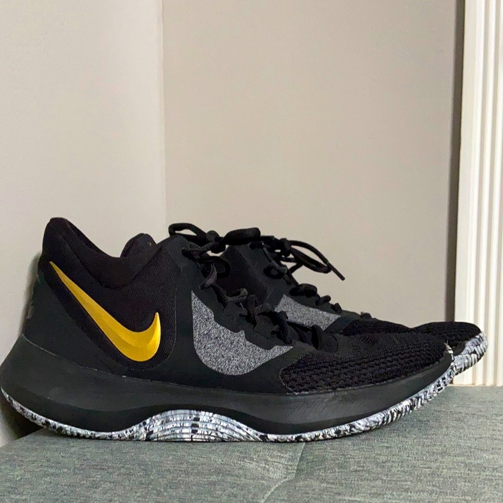 LAST CHANCE Nike Air Precision 2 Basketball shoes size 9 in mens